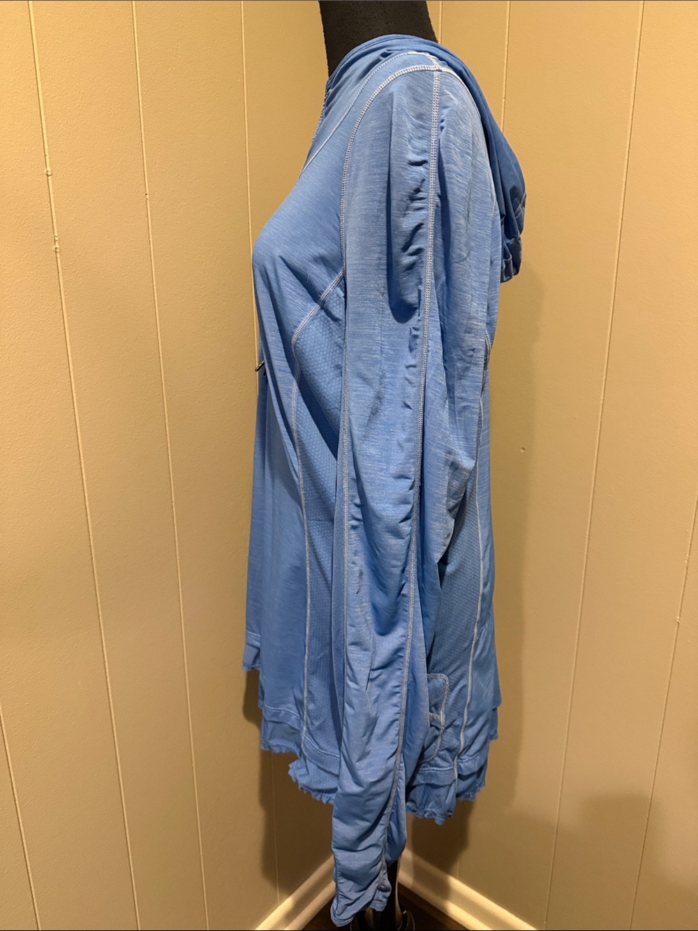 B44 lululemon athletica Women’s 12 Sky Blue Hooded Long-Sleeve Pullover - Picture 4 of 10